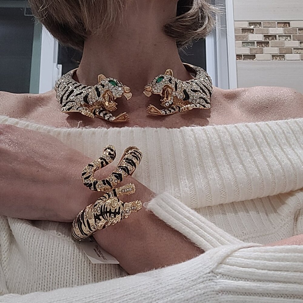 Stunning Natasha Tiger Bracelet. Sparkly. Gold Tone. New. - Picture 7 of 14
